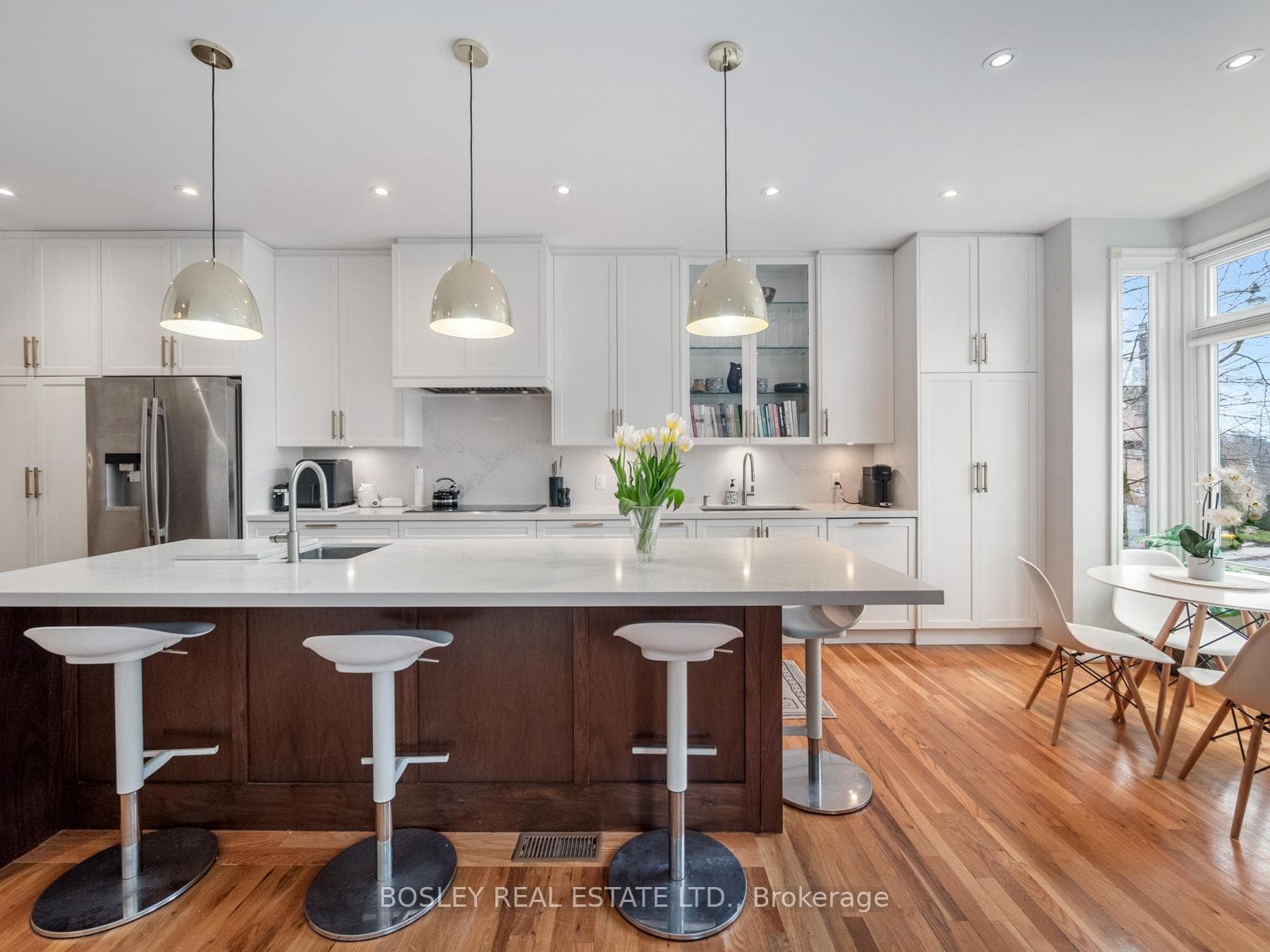 8 De Savery Crescent photo 3