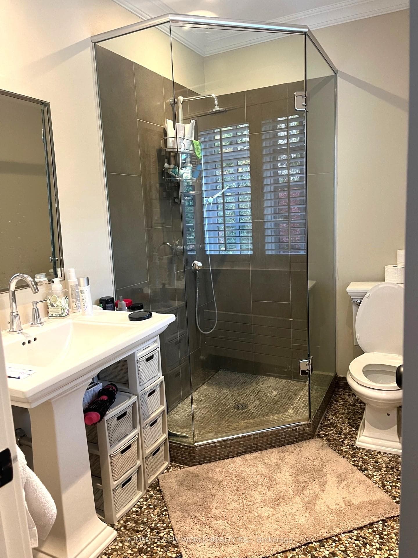47 Lawrence Crescent photo 14