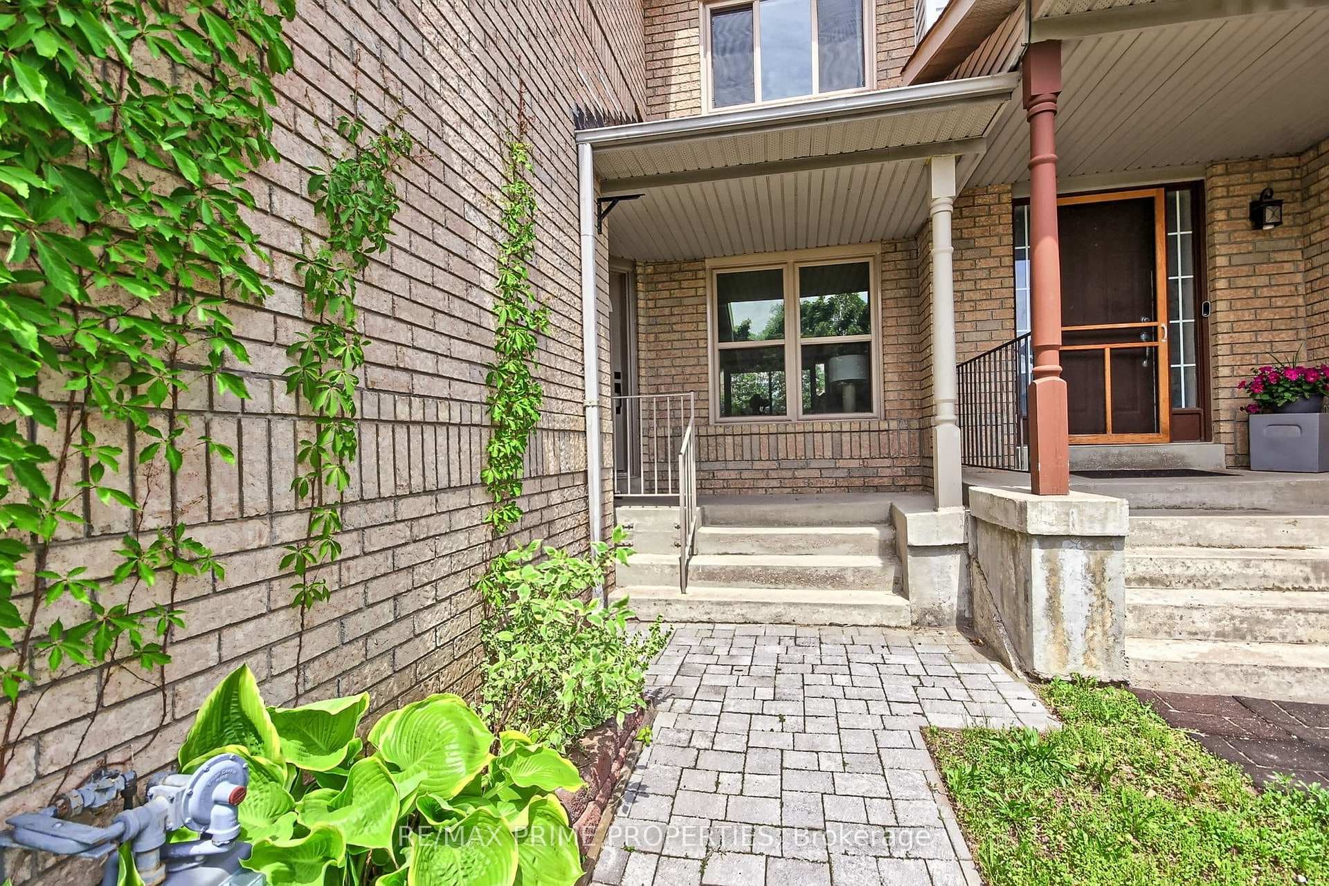 60 Montserrand Street photo 2