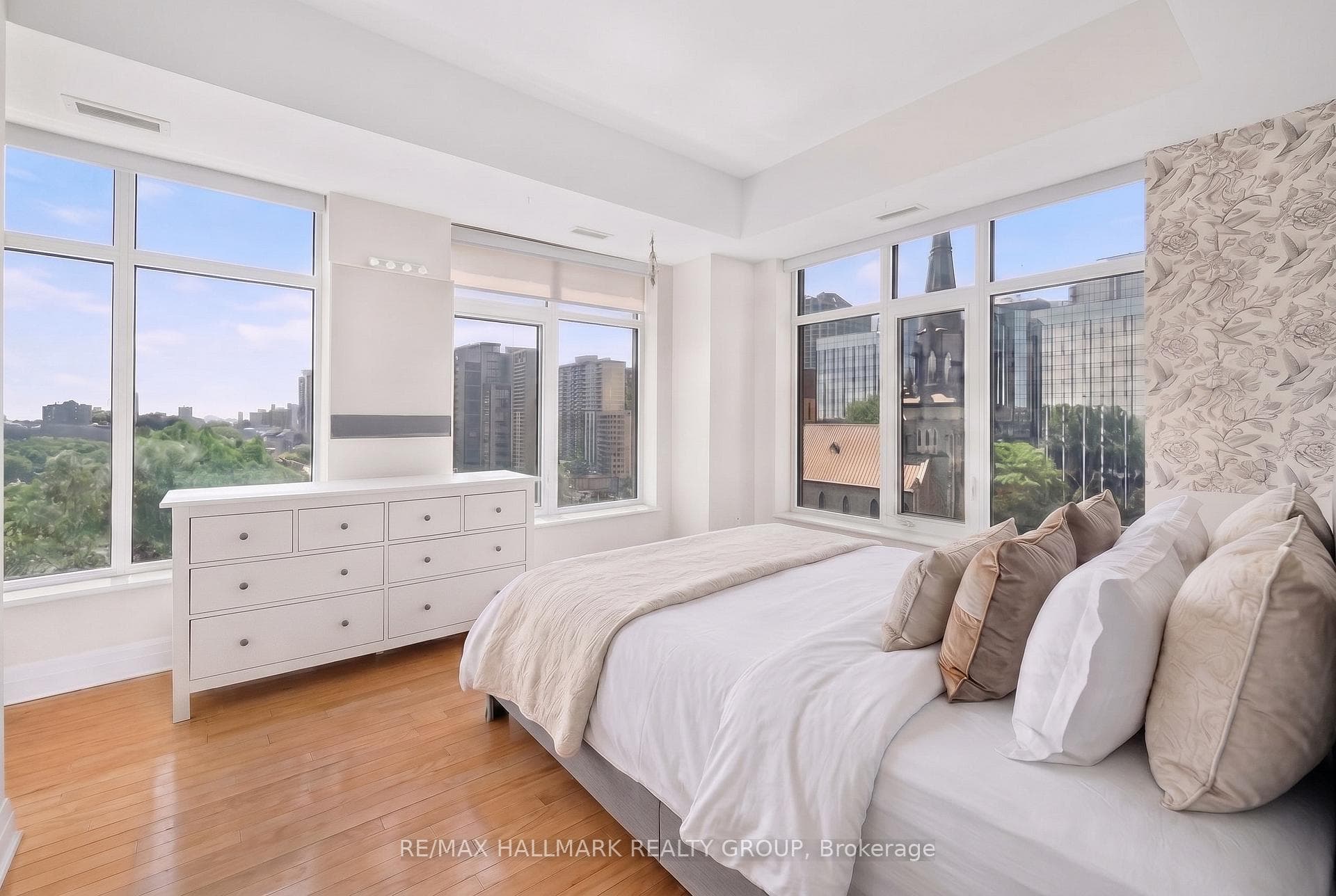 245 Kent Street Unit 909 photo 21