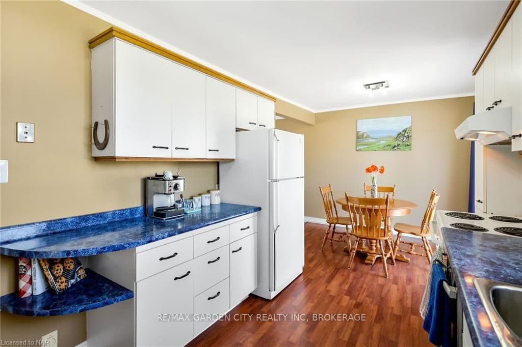24 RUNNYMEDE Road photo 25