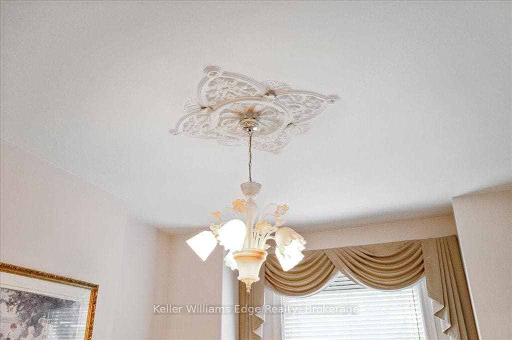 310 Catharine Street photo 7