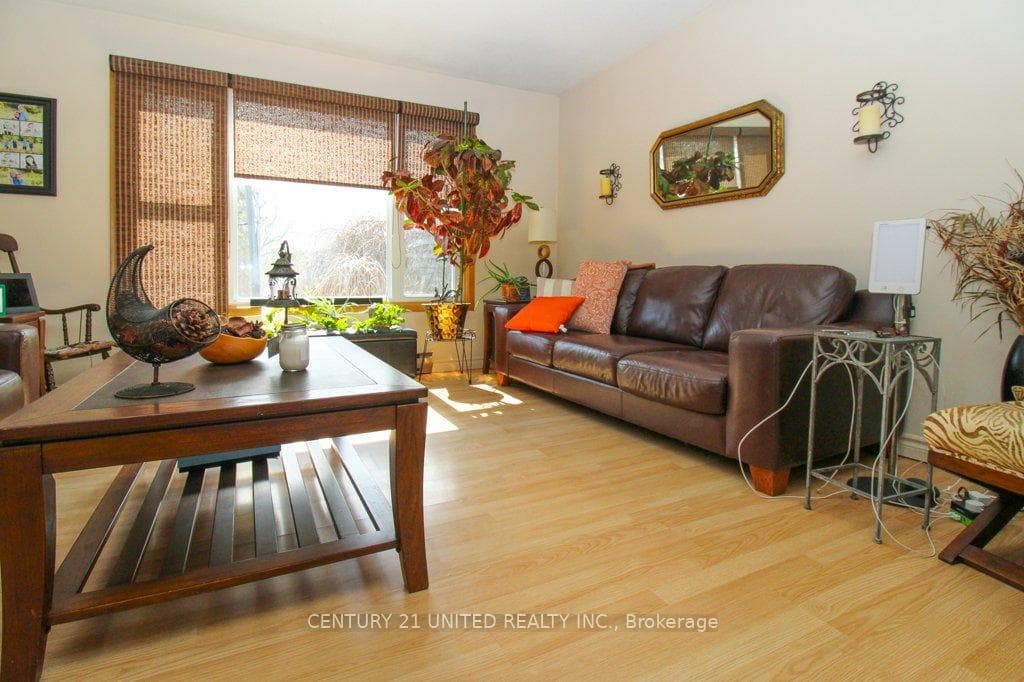 2064 7th Line photo 17