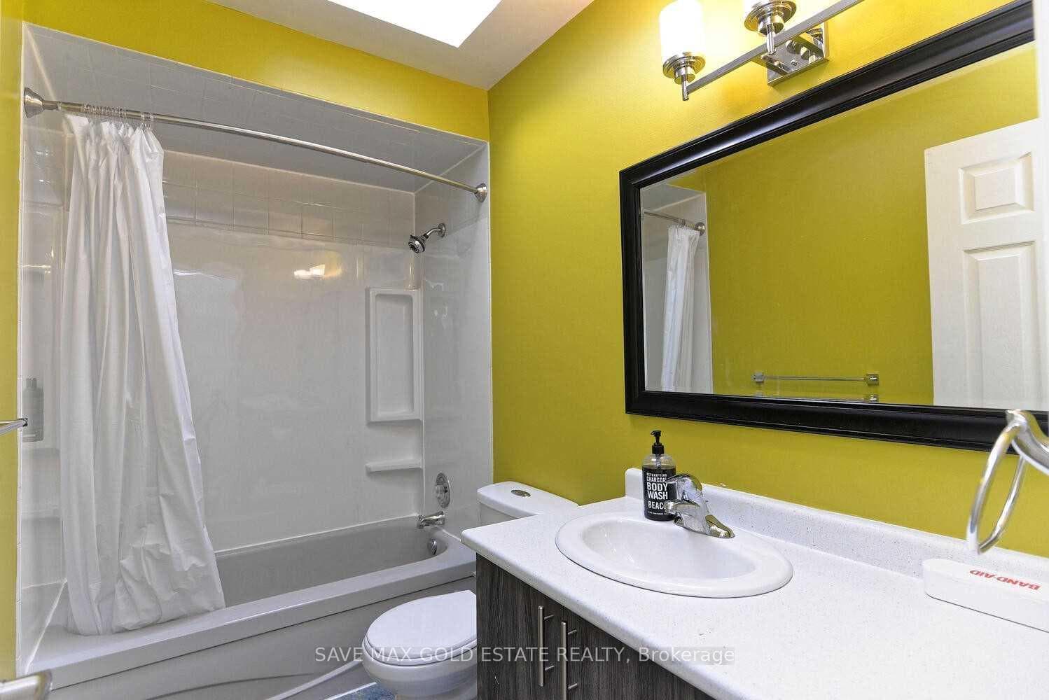 70 Lampman Crescent photo 12