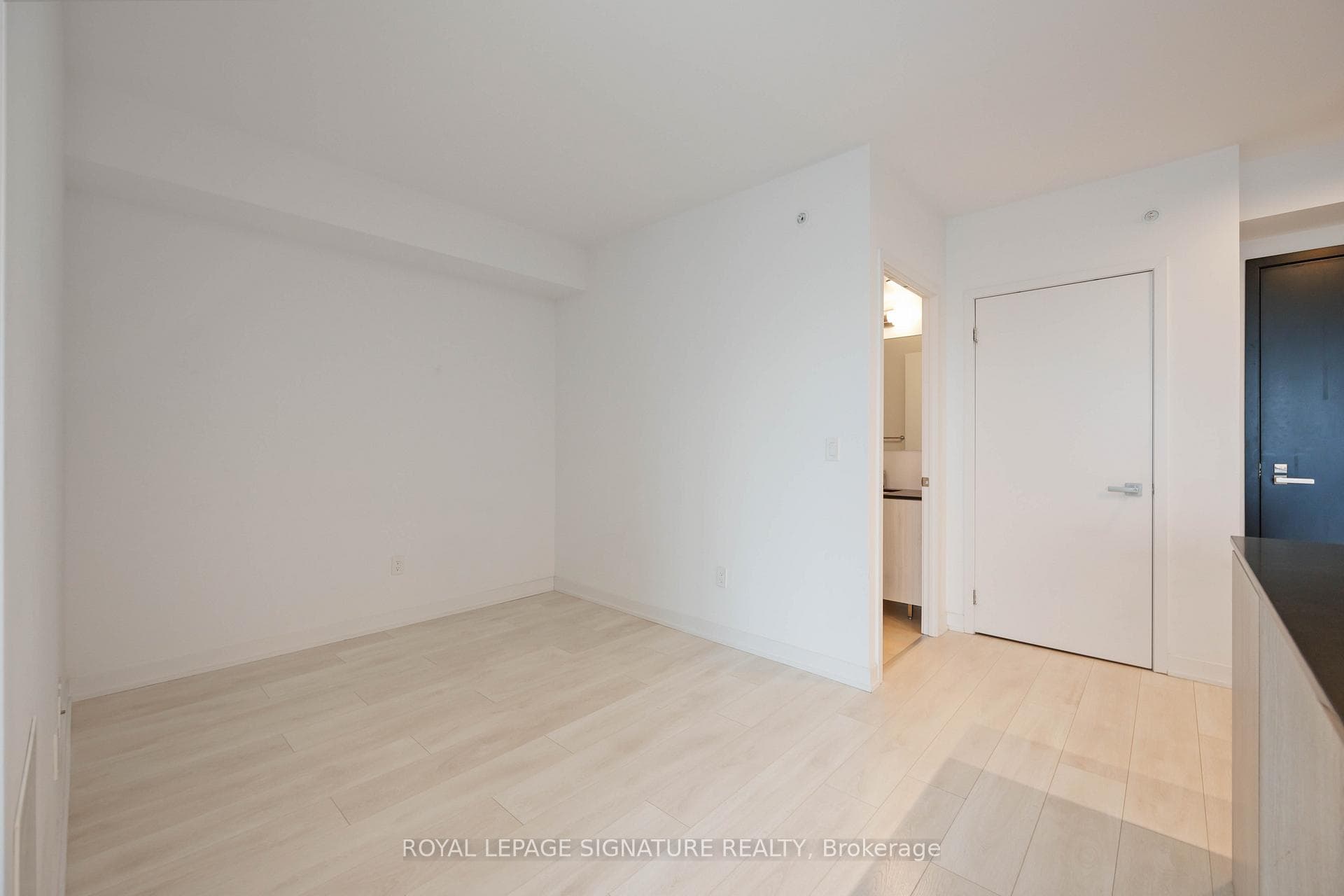31 Tippett Road Unit 332 photo 8