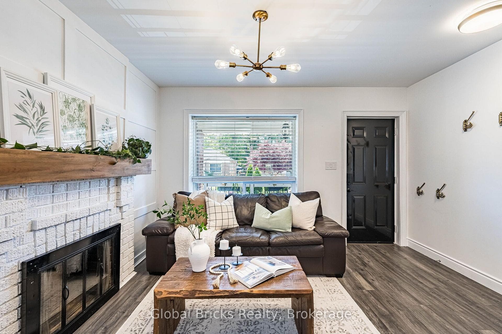 19 Elward Boulevard photo 11