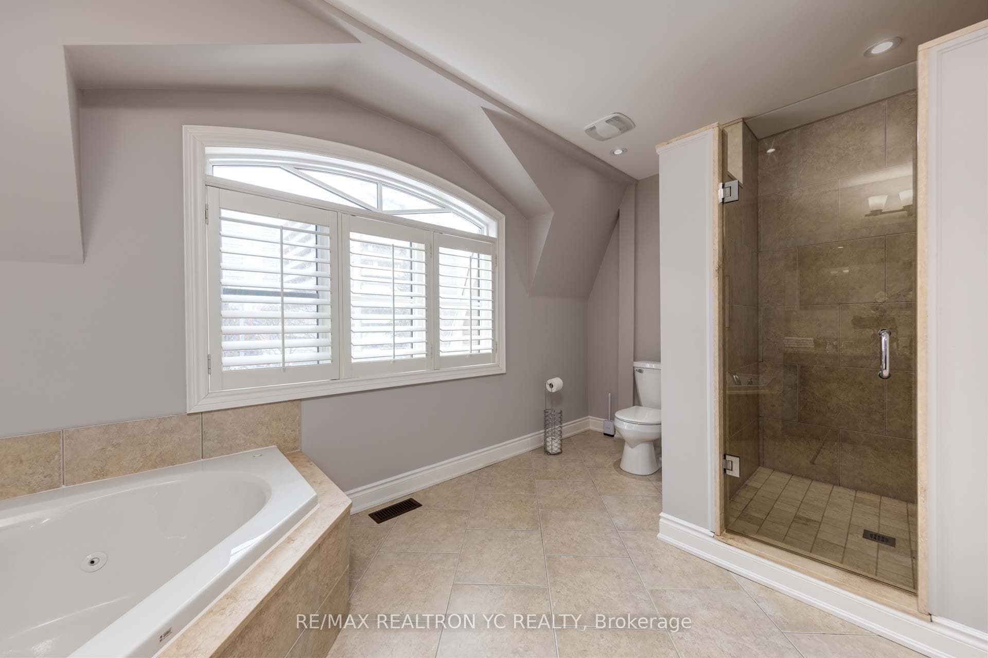 4450 Bathurst Street photo 32