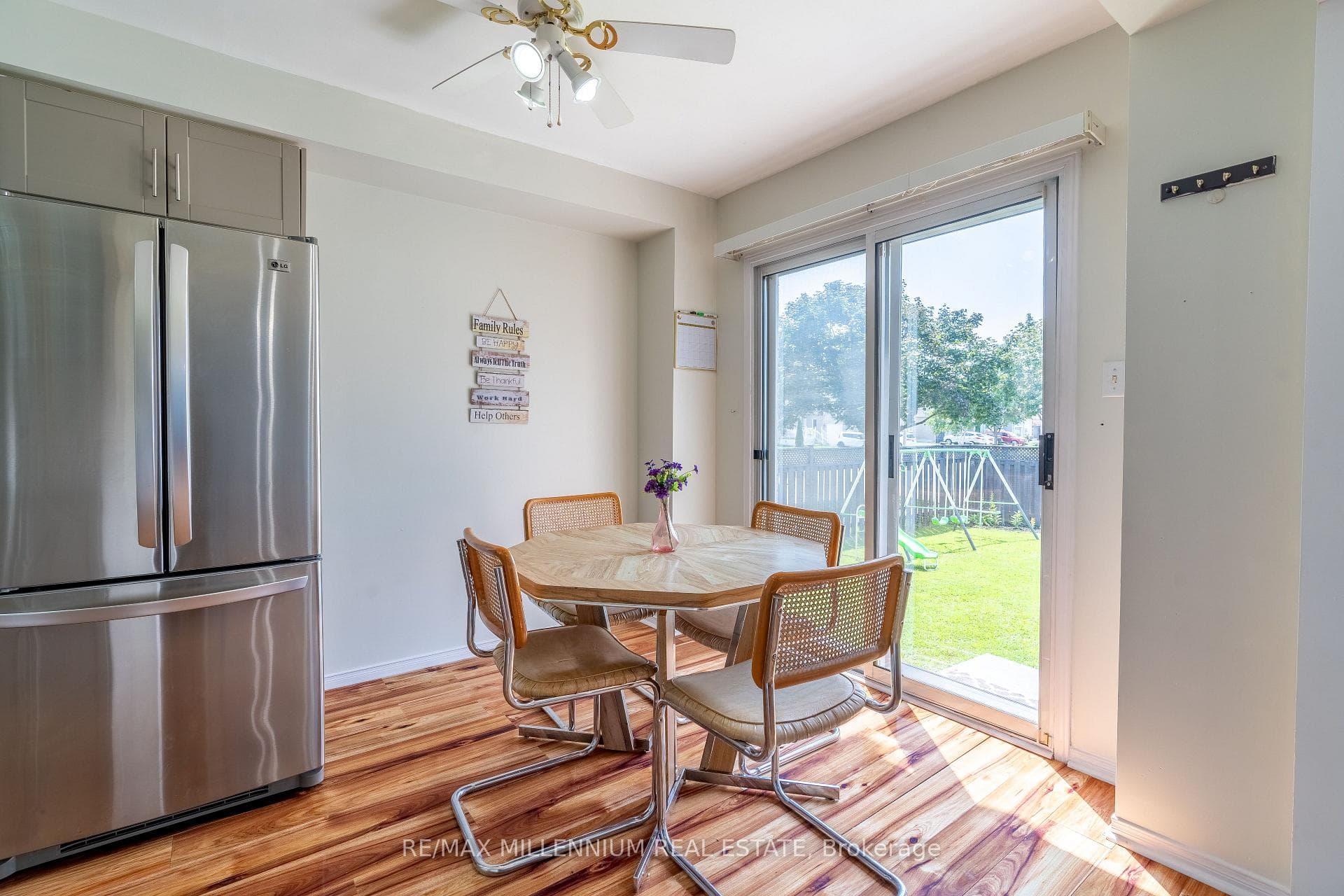 2 Rundle Crescent photo 9