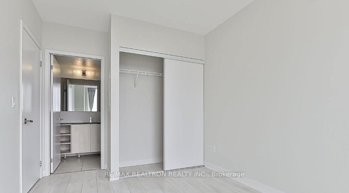 31 Tippett Road Unit 636 photo 23