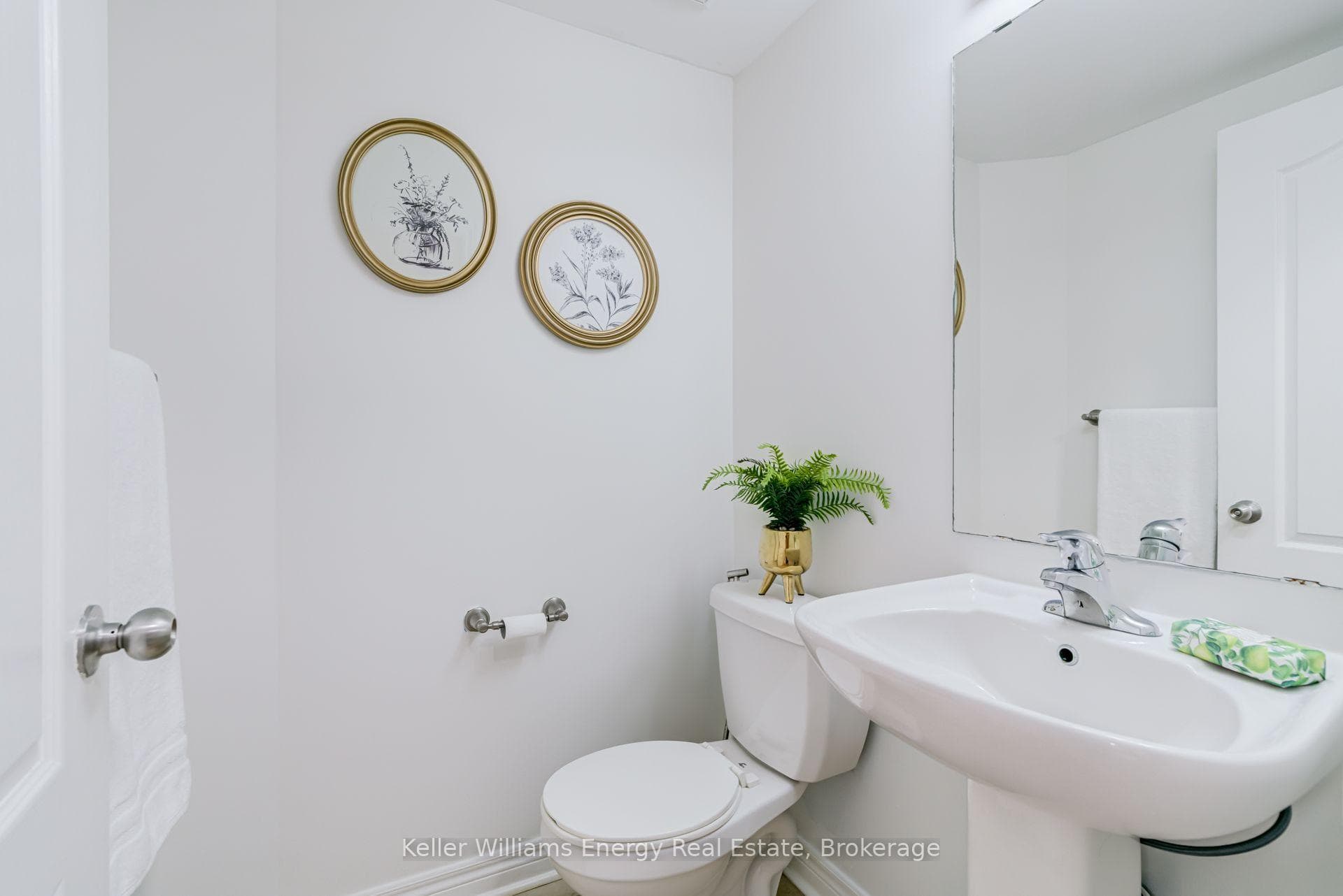 1342 Harlstone Crescent photo 14