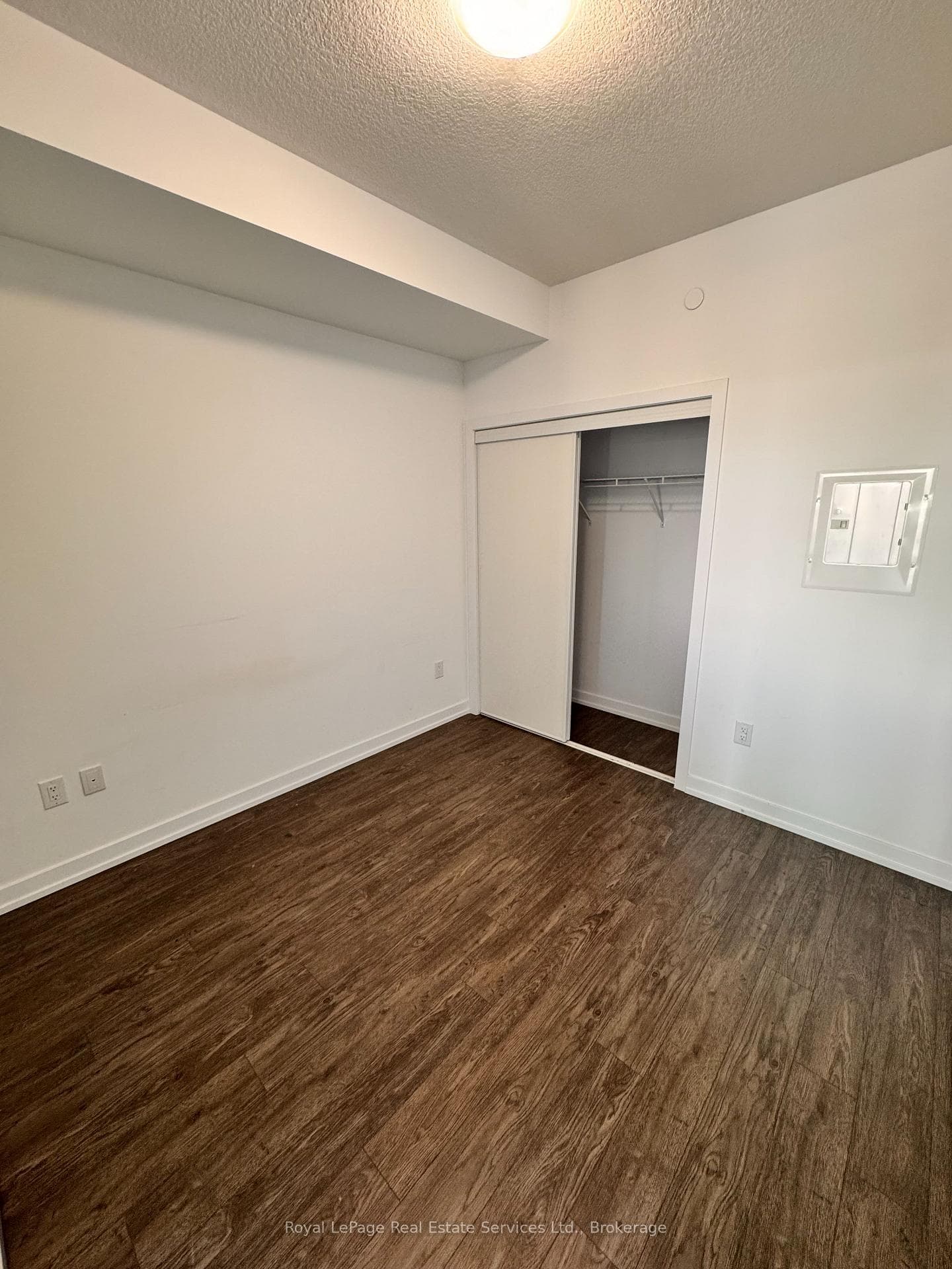 450 Dundas Street Unit 429 photo 5