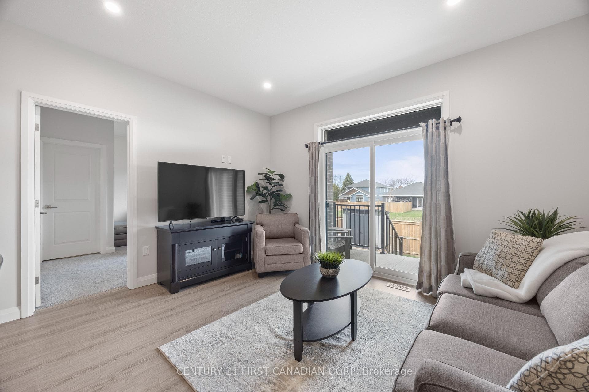 100 Rowe Avenue photo 19