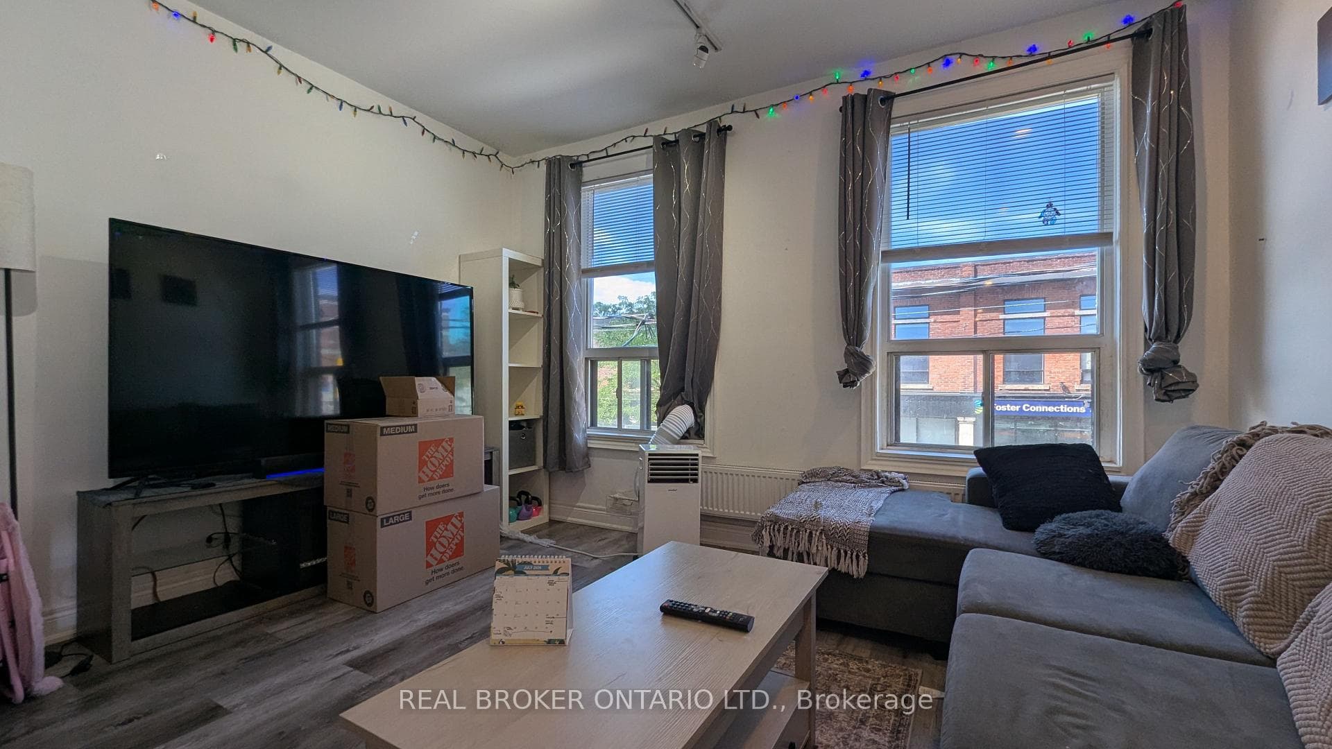 2199 Gerrard Street Unit 4 photo 8