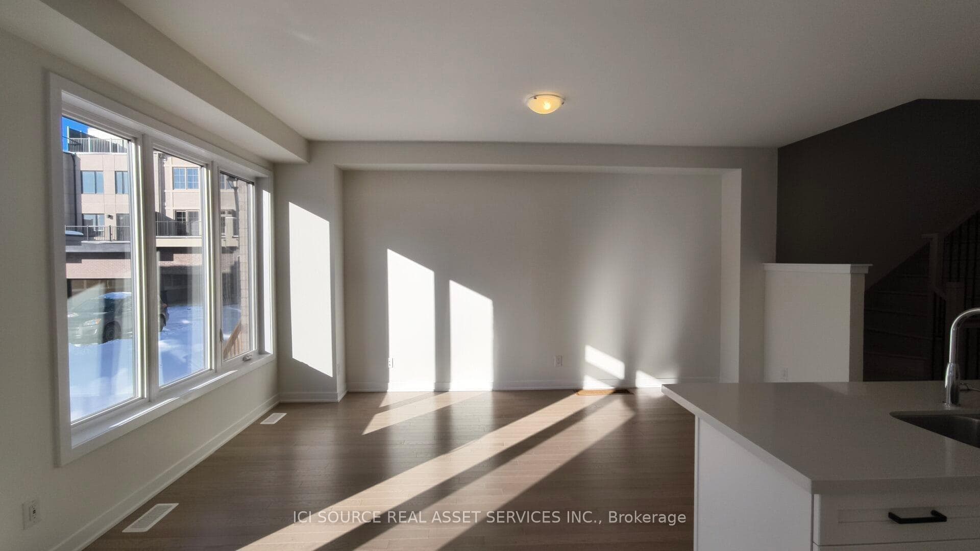 30 Freeman Williams Street photo 5