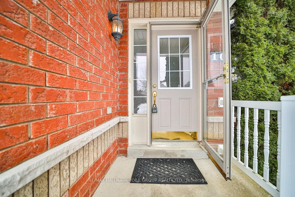 10 Meadow's End Crescent photo 40