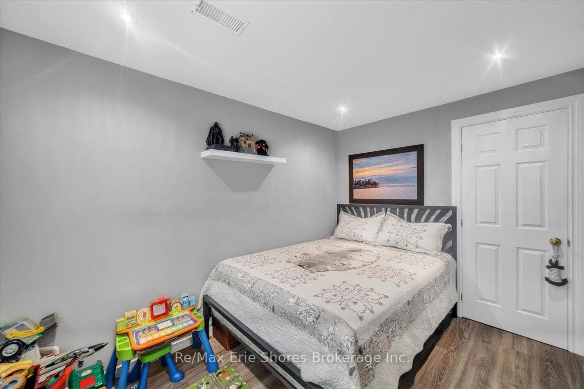 84 Doctor Moore Court photo 27