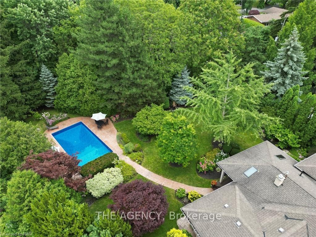 26 LA SALLE Drive photo 43