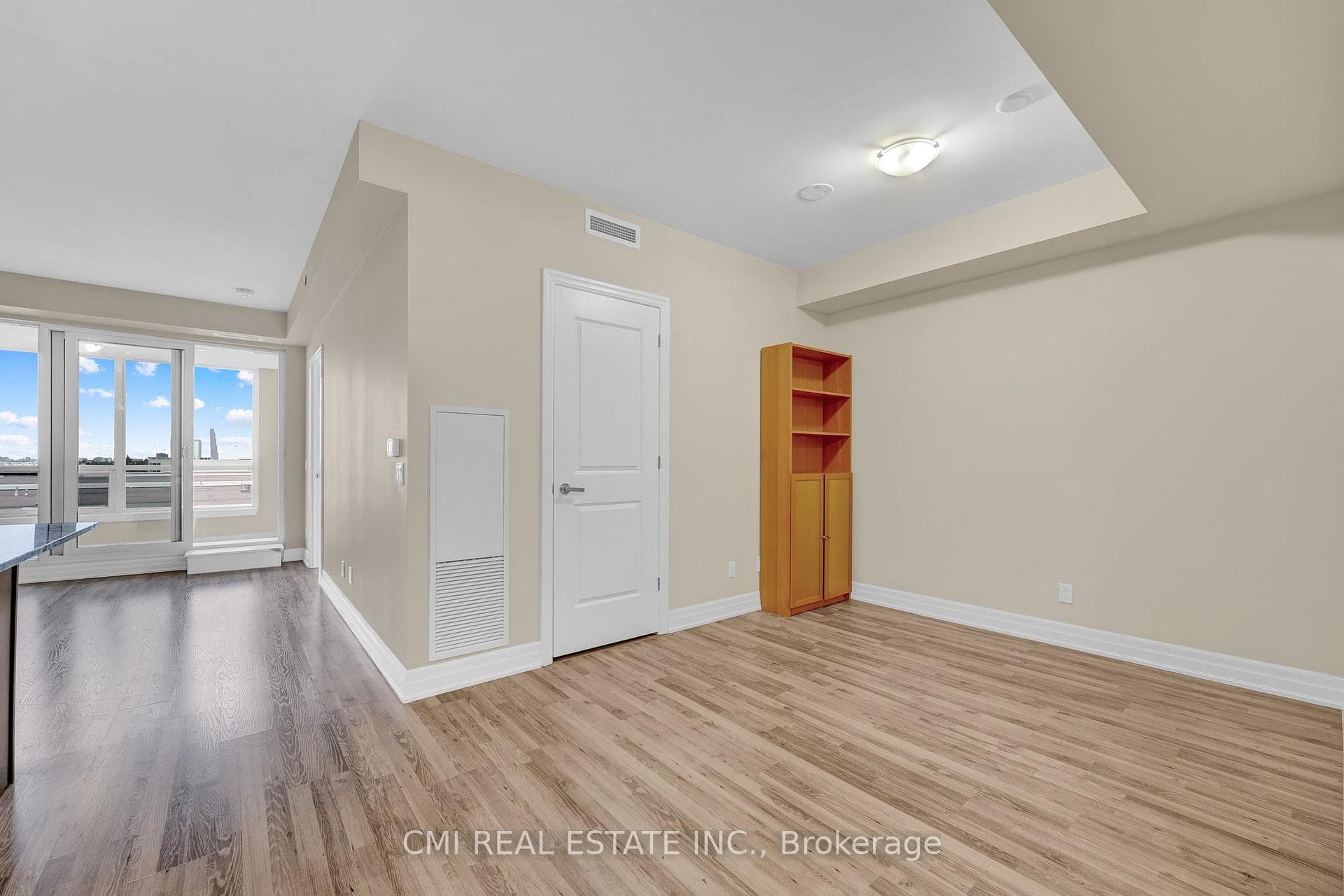 9075 Jane Street Unit 407 photo 8