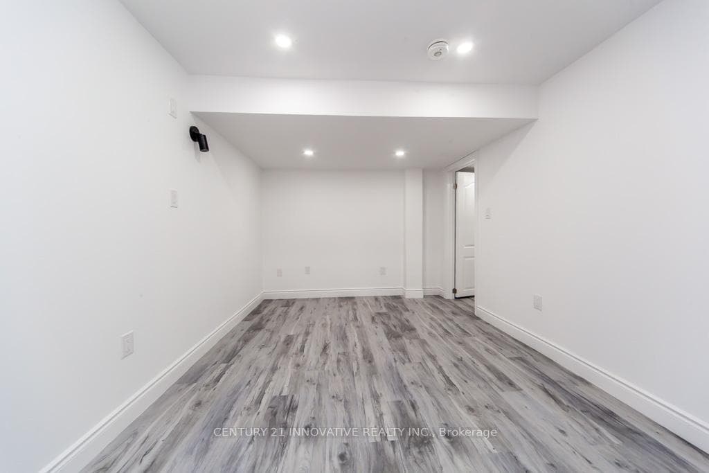 53 Alden Square photo 22