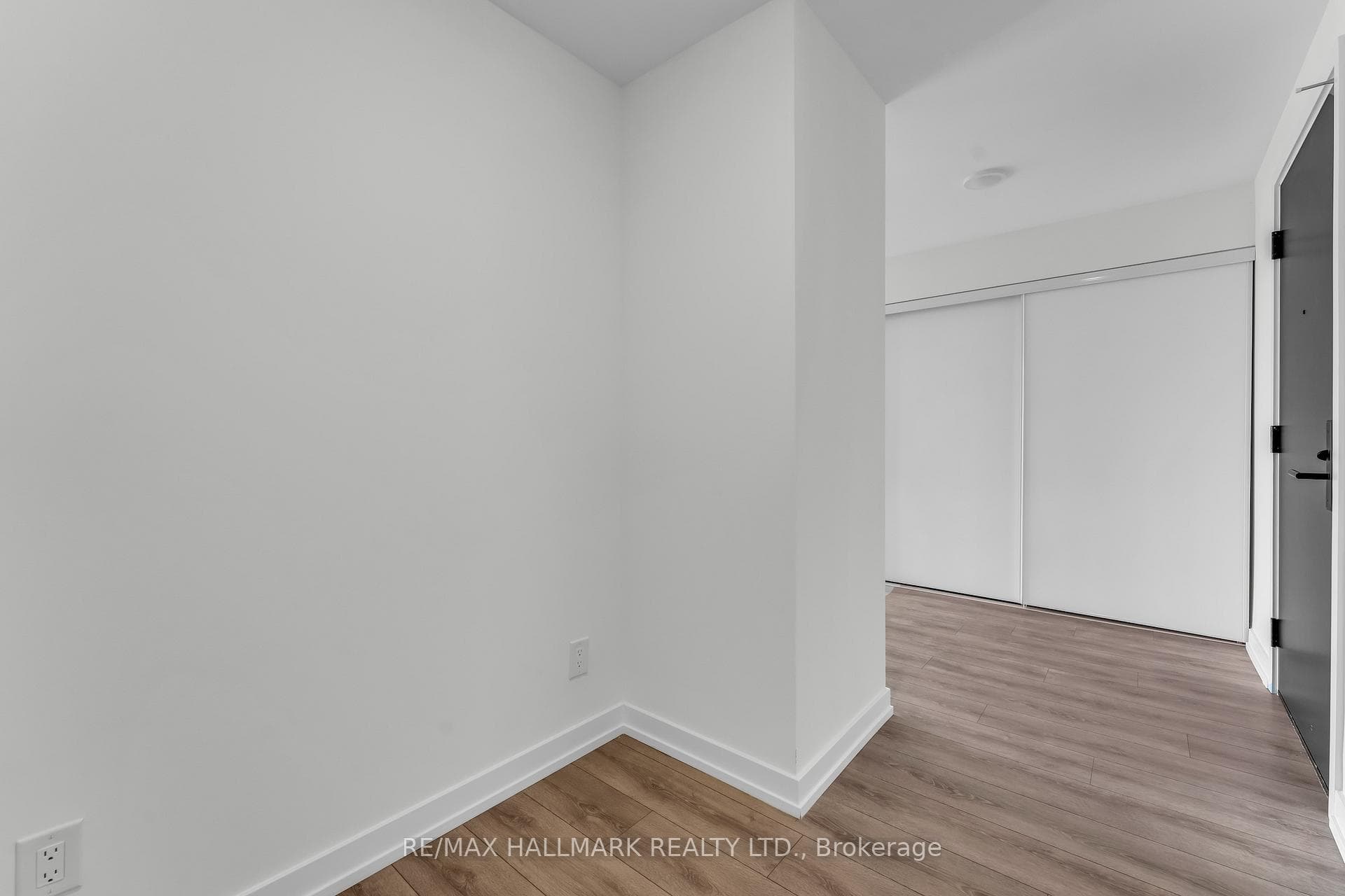 500 Dupont Street Unit 520 photo 9