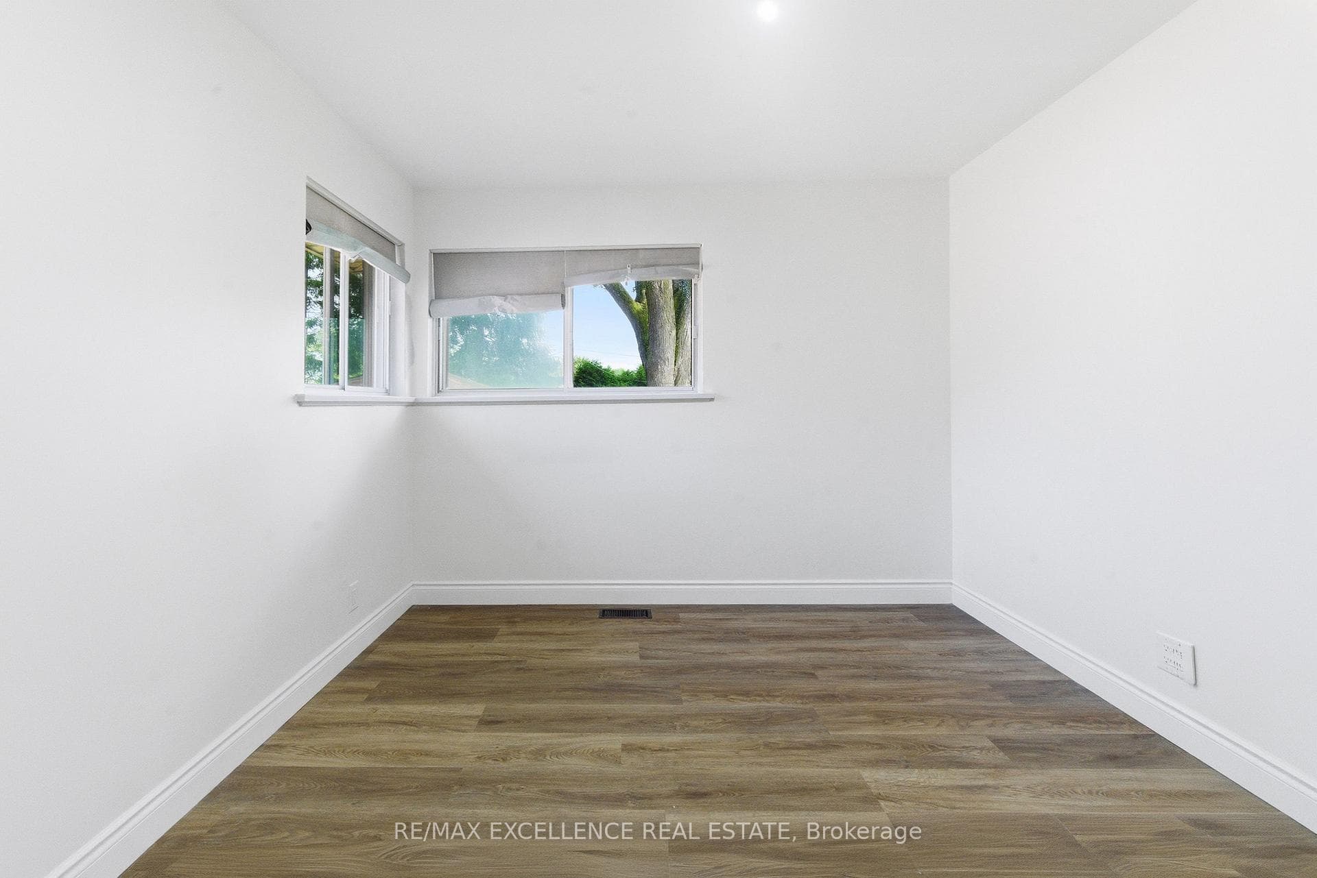 1814 Whitehall Drive photo 18