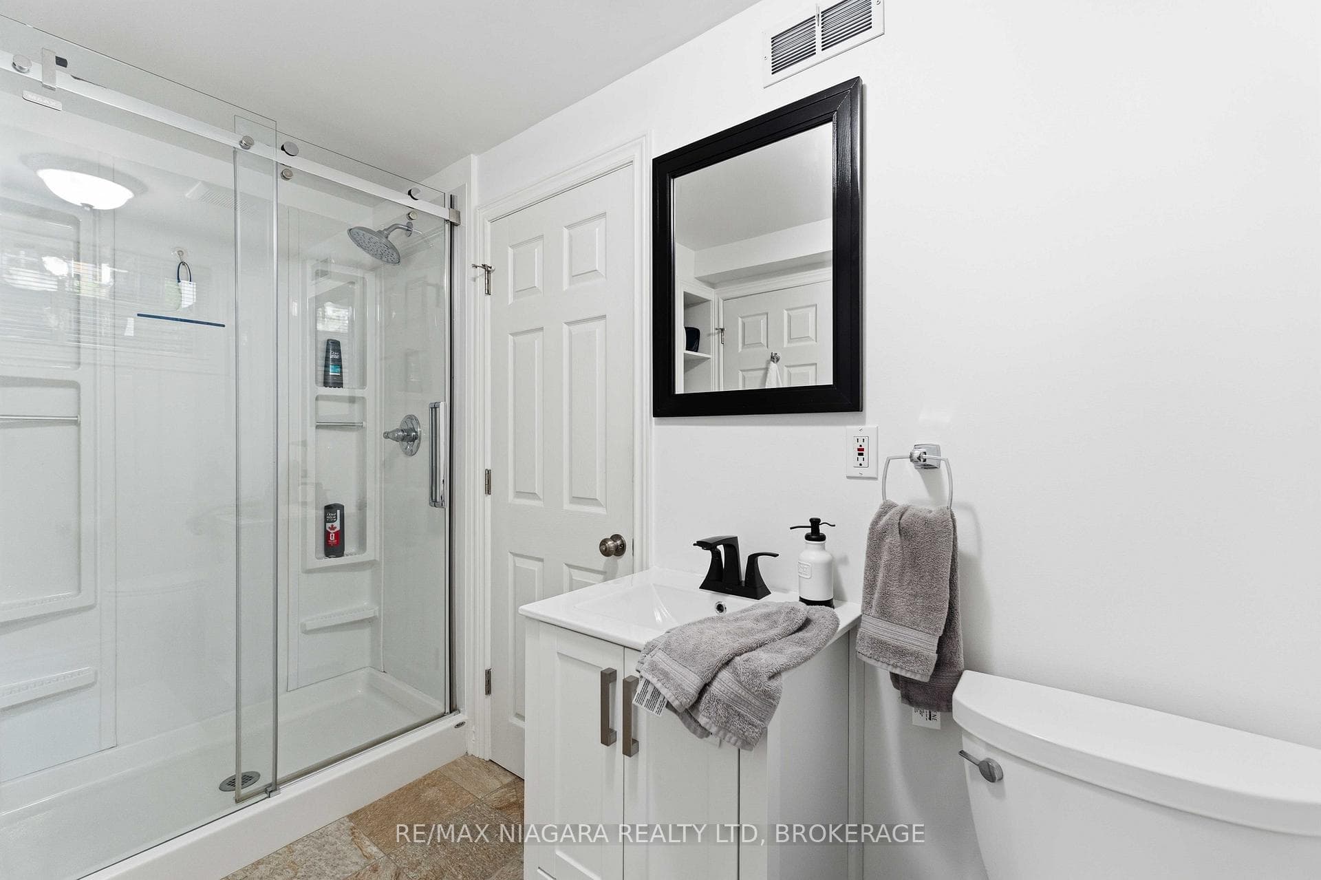 5 Graham Avenue photo 31