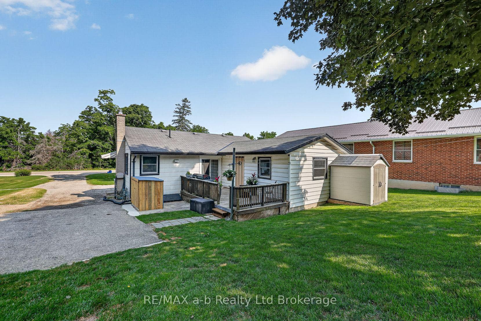 584112 BEACHVILLE Road photo 8