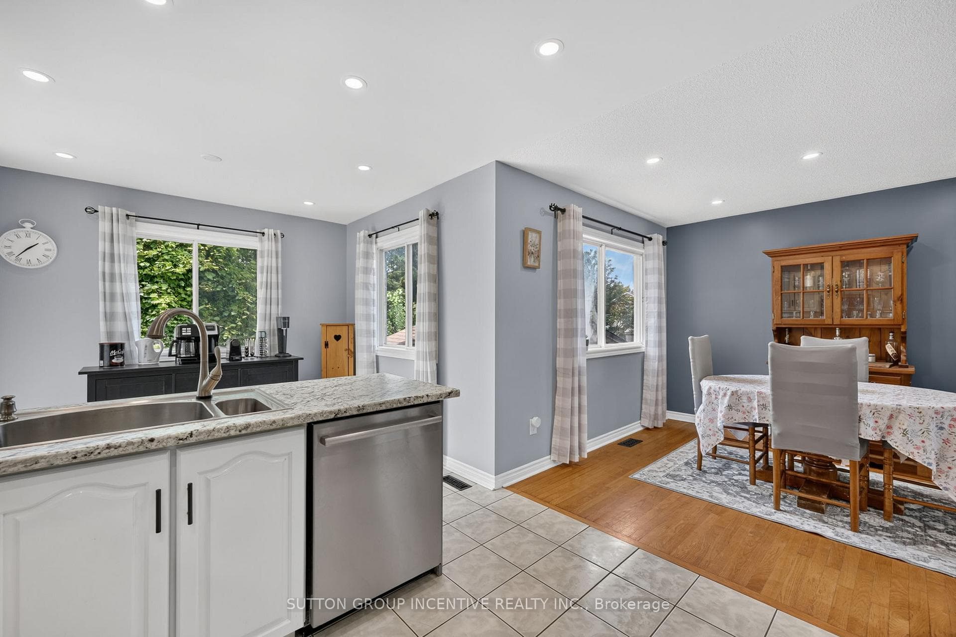2248 Douglas Avenue photo 18