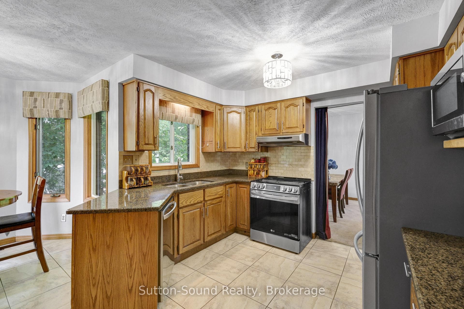 460 8TH Avenue photo 9