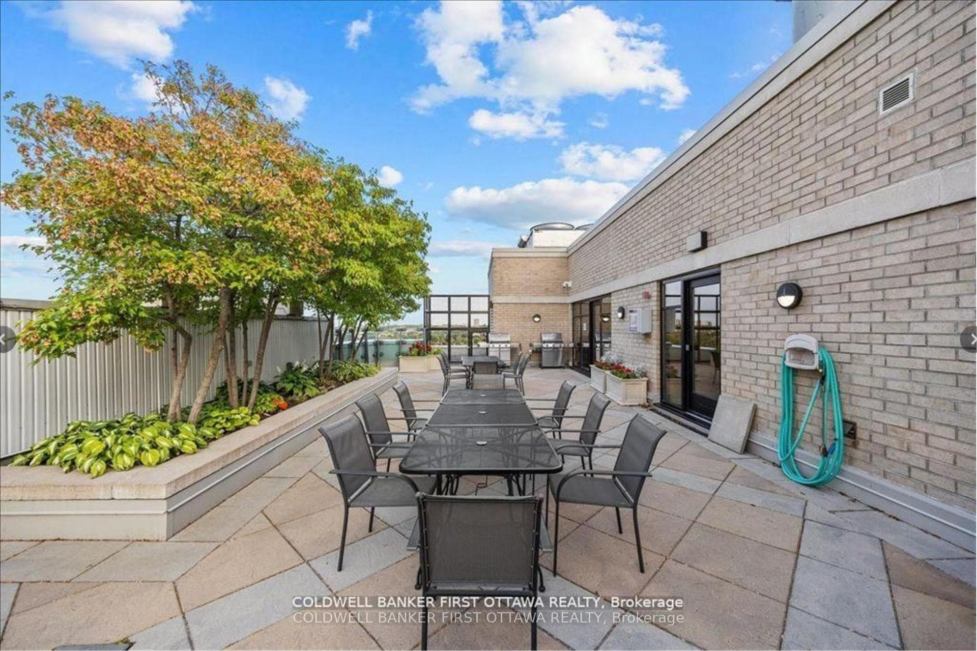 Full BBQ & dining accessibility.