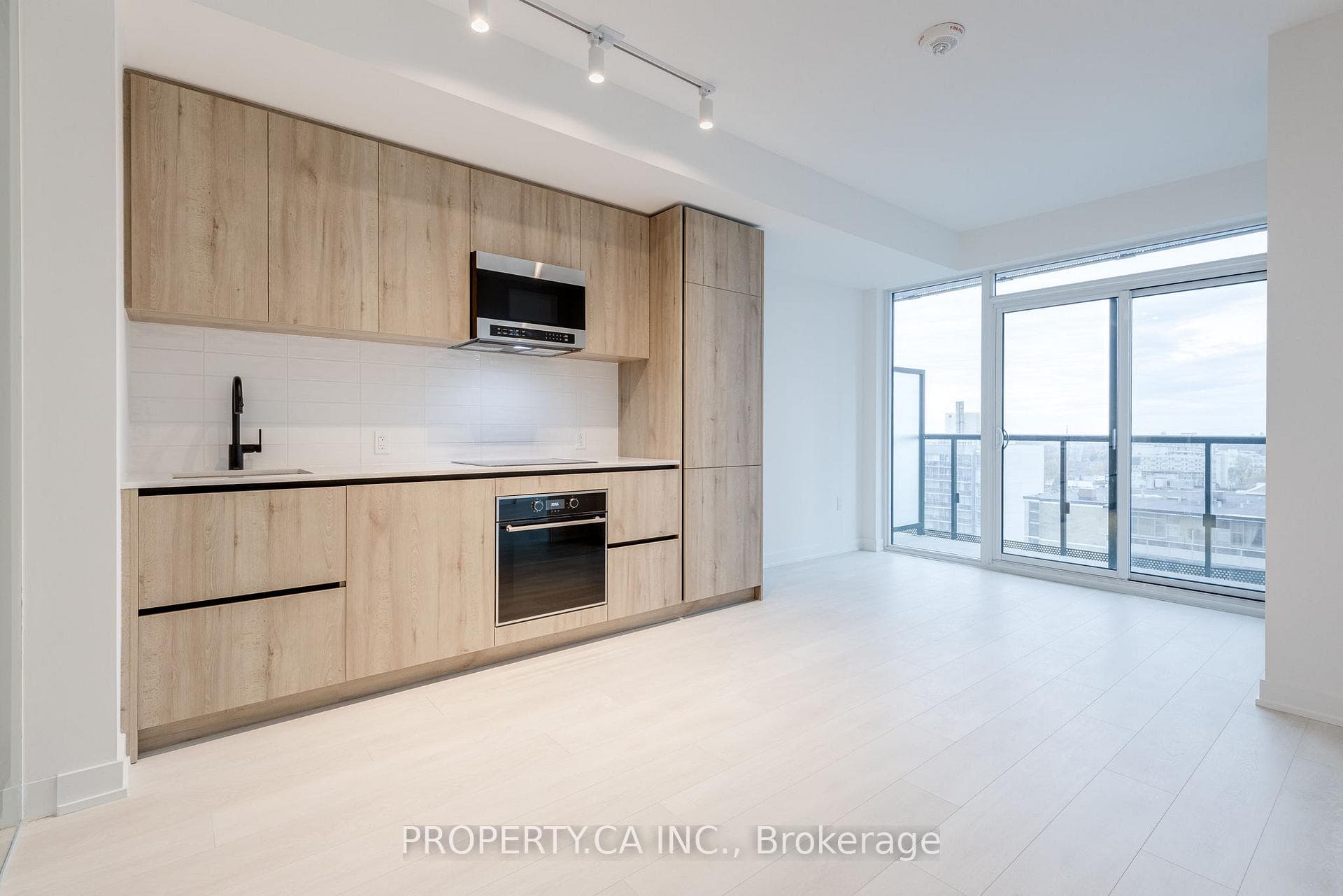 127 Broadway Avenue Unit 1401 photo 4