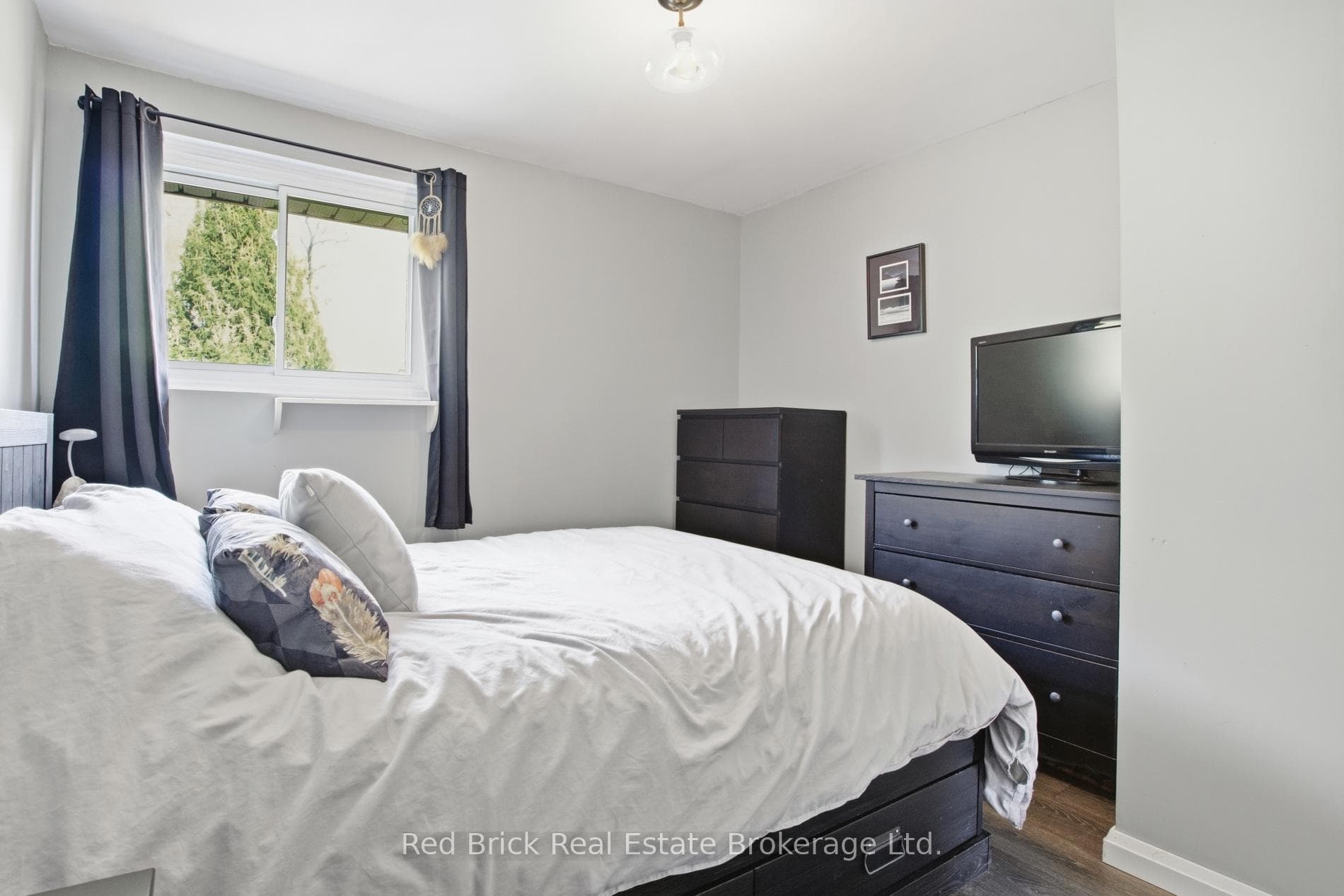 51 Clemens Avenue photo 23