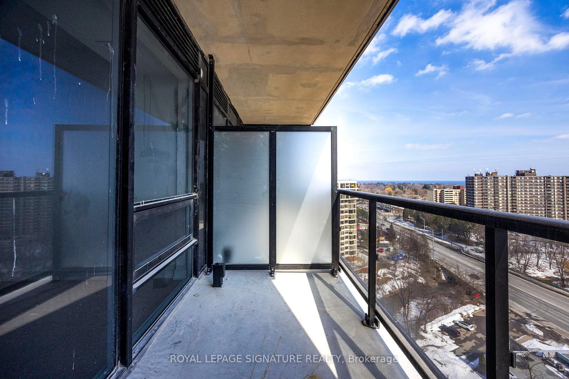 1035 Southdown Road Unit 1607 photo 24