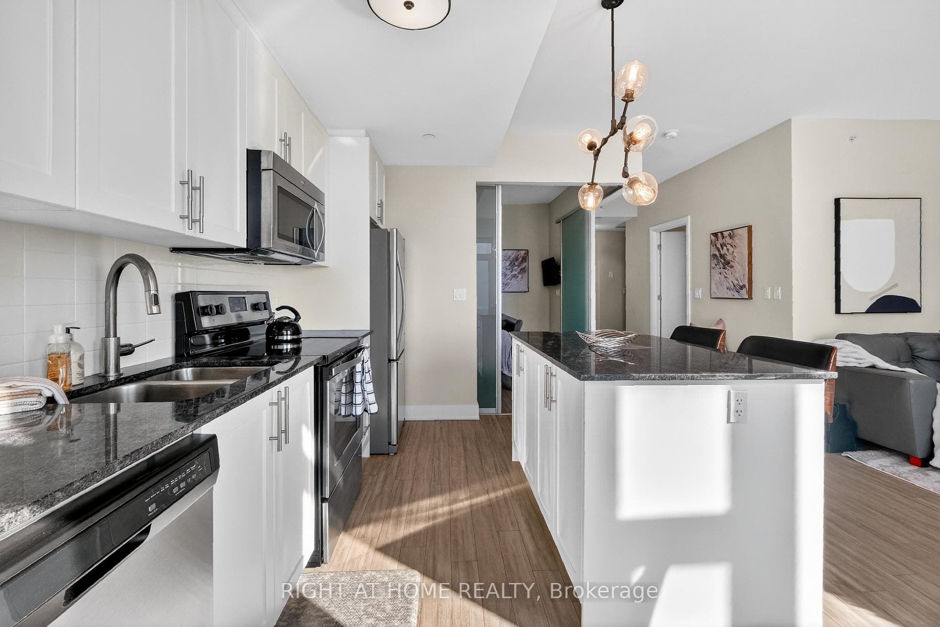 118 Holmwood Avenue Unit 806 photo 9