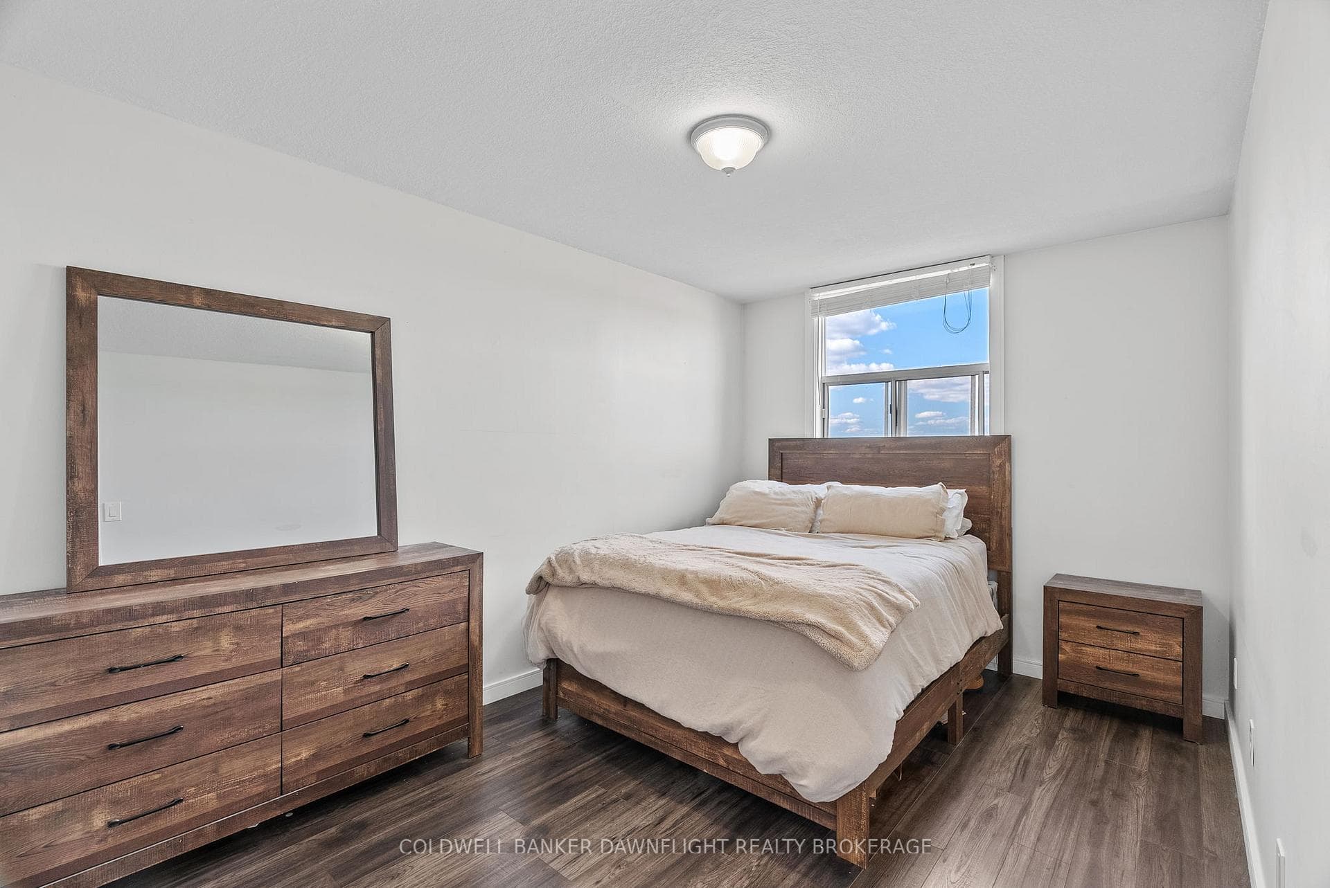1105 Jalna Boulevard Unit 1103 photo 17