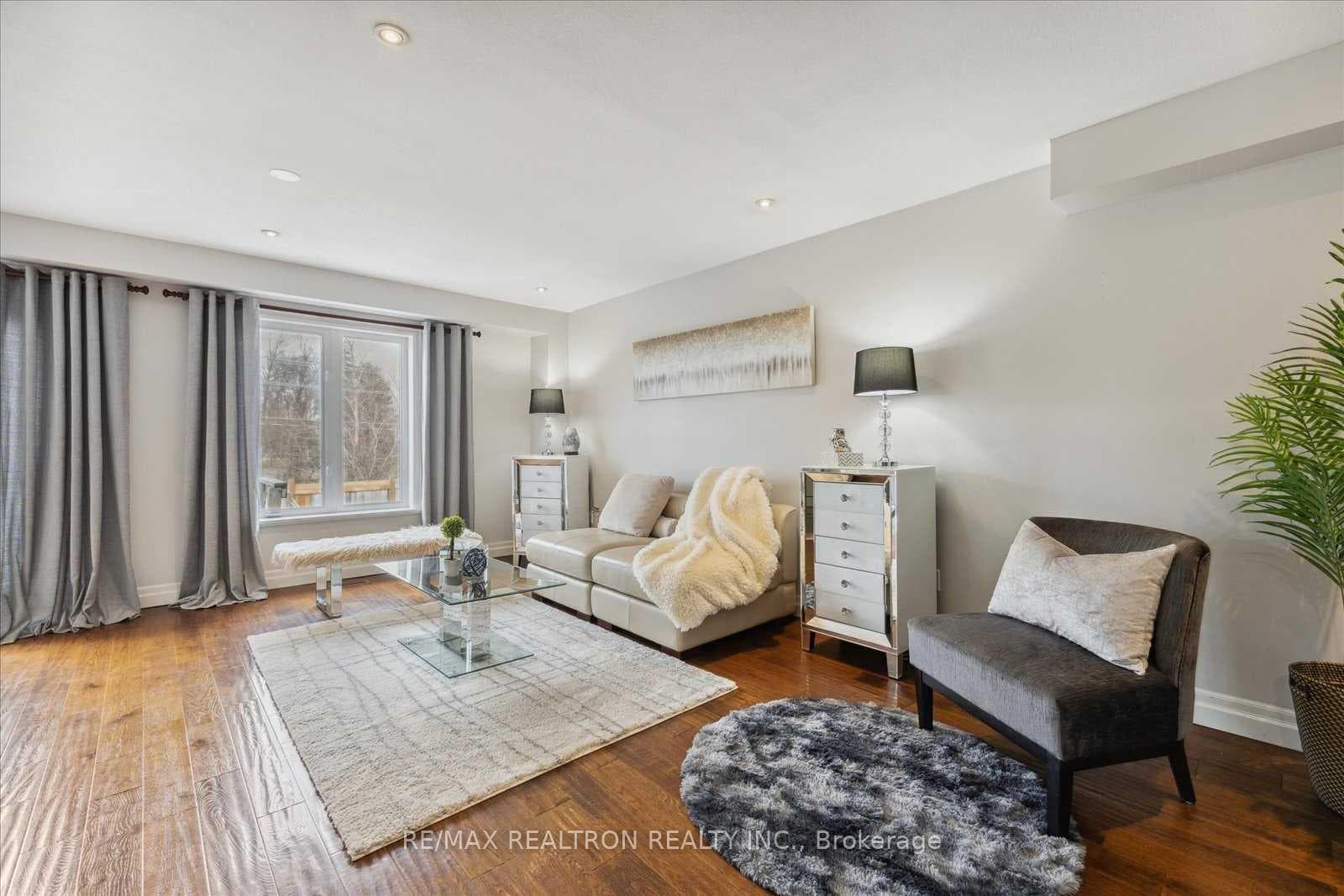 204 Banbrooke Crescent Unit (Main) photo 9