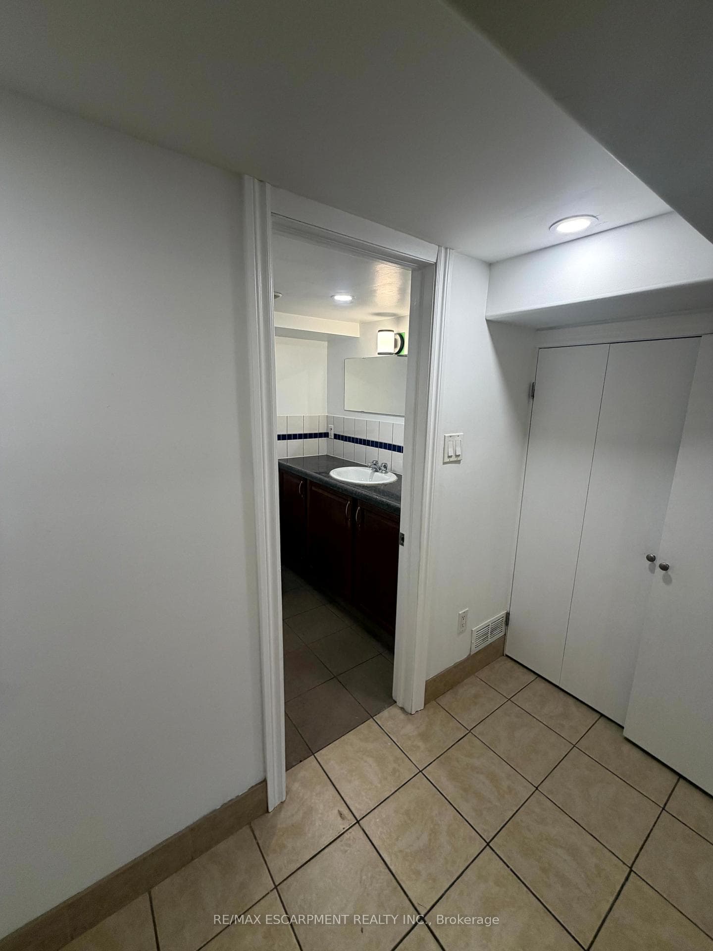 98 Limeridge Road Unit Lower Level photo 13