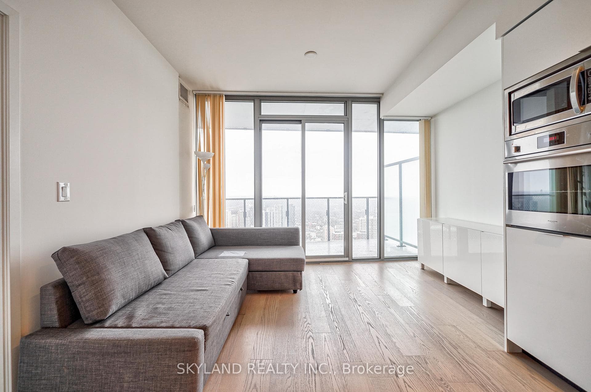11 Wellesley Street Unit 5201 photo 18