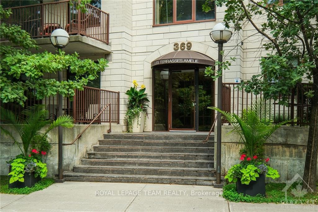 369 NORTH RIVER Road Unit 206 photo 2