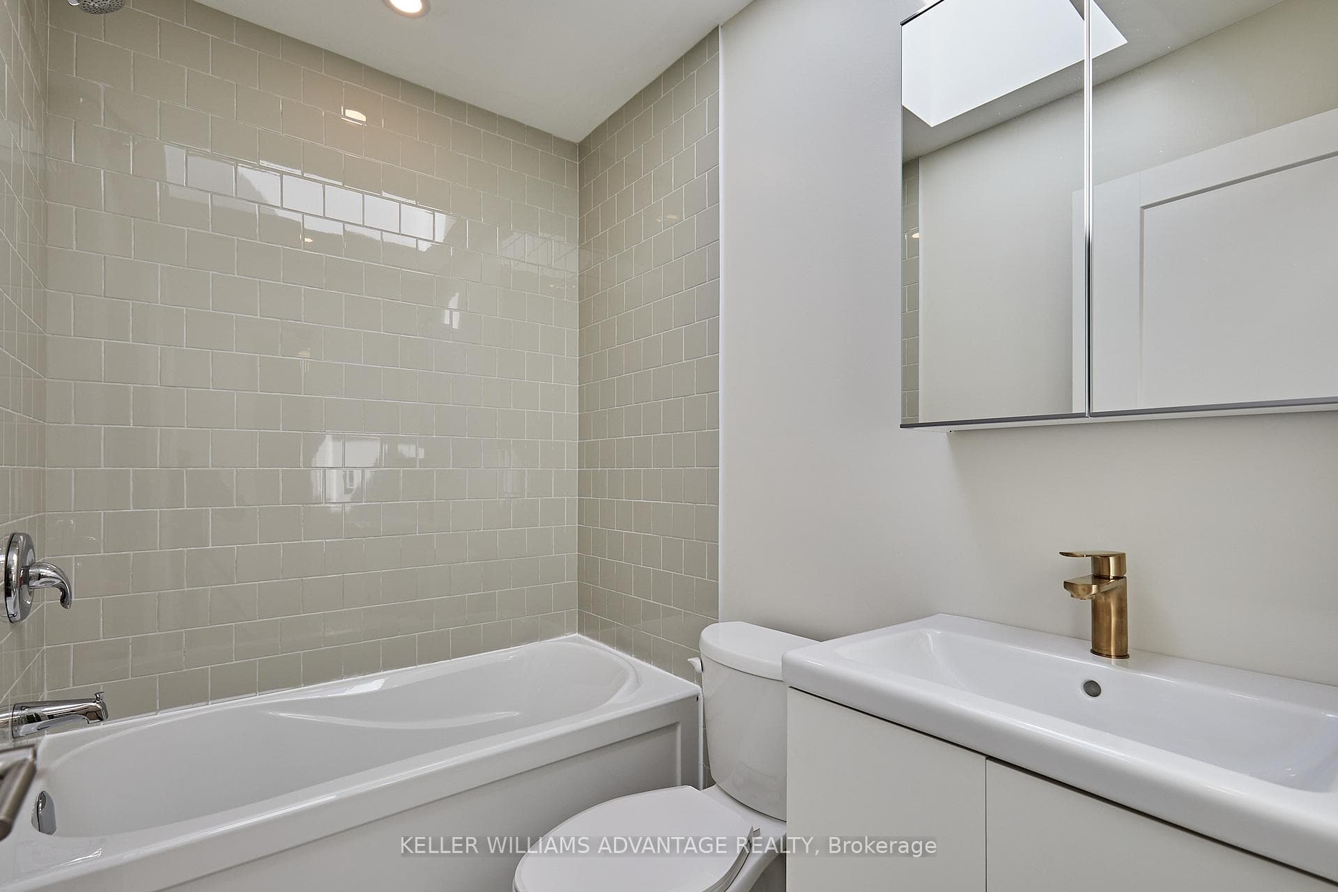200 Heward Avenue Unit Laneway photo 23