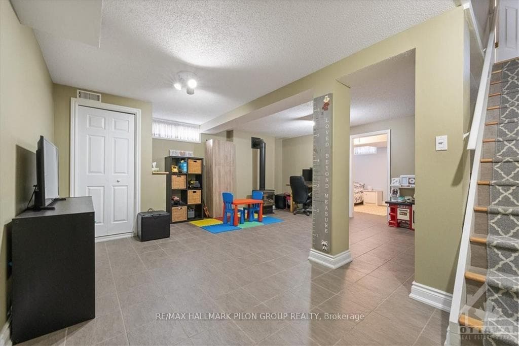 370 DUVERNAY Drive photo 23