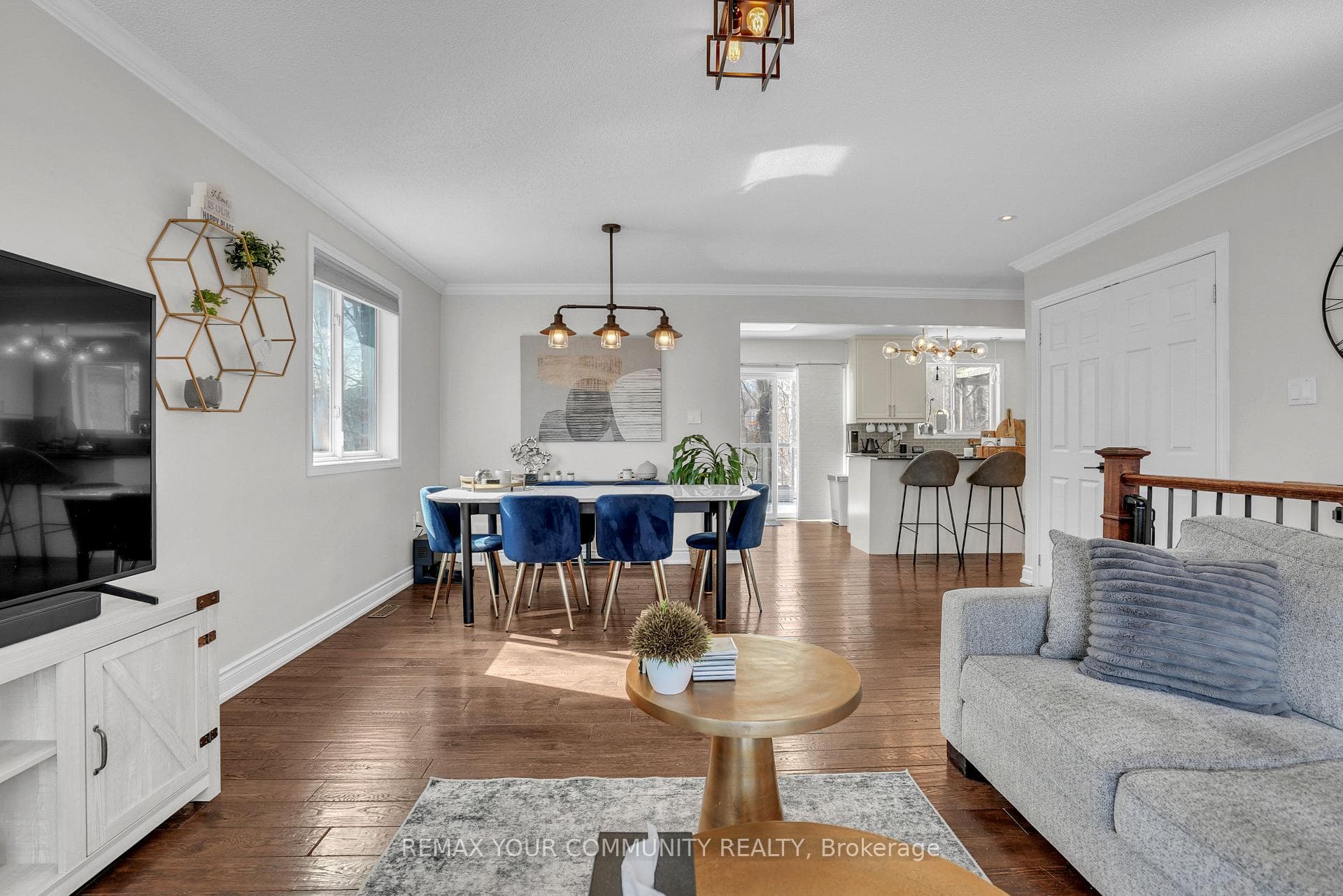 92 SANDRINGHAM Drive photo 8