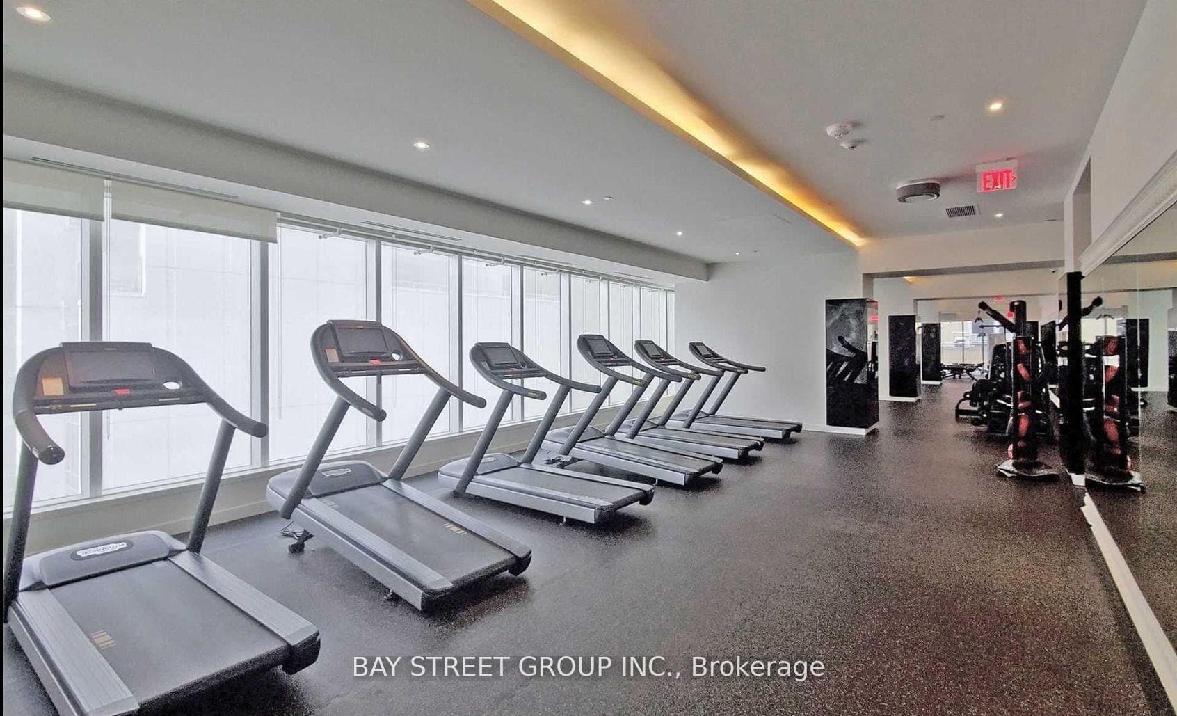 197 Yonge Street Unit 3908 photo 8