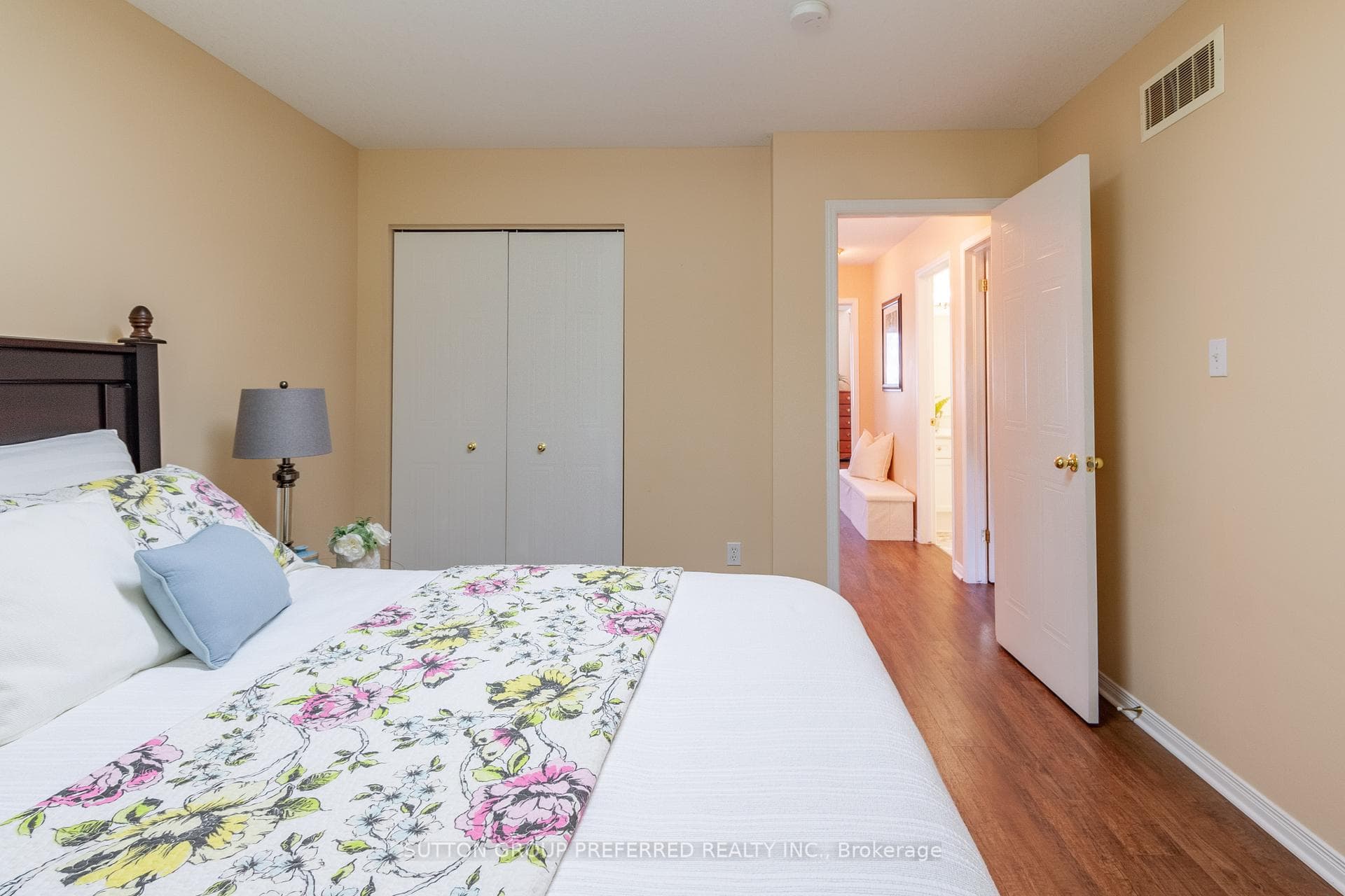 907 Blacksmith Street photo 29