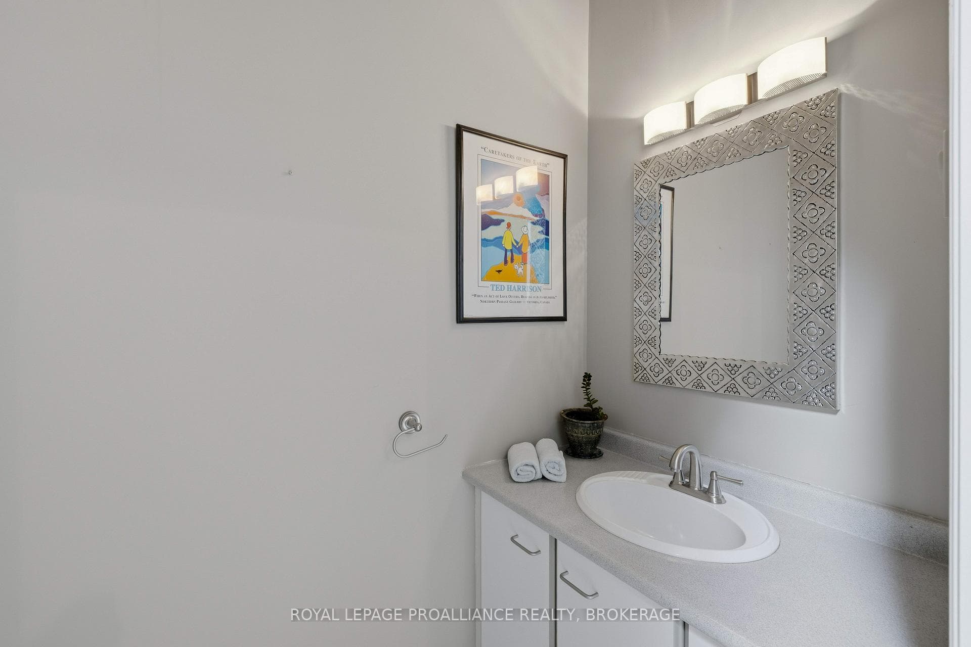 27 Riverside Drive photo 4
