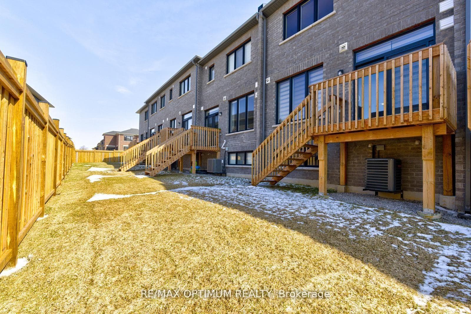 137 Fenchurch Manor photo 36