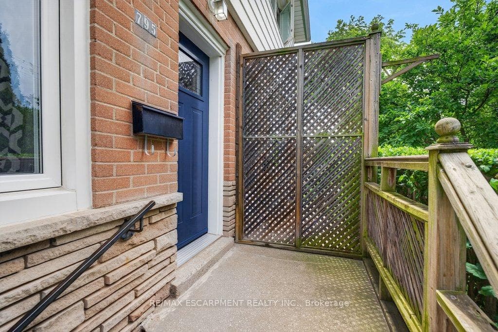 795 Drury Lane photo 3