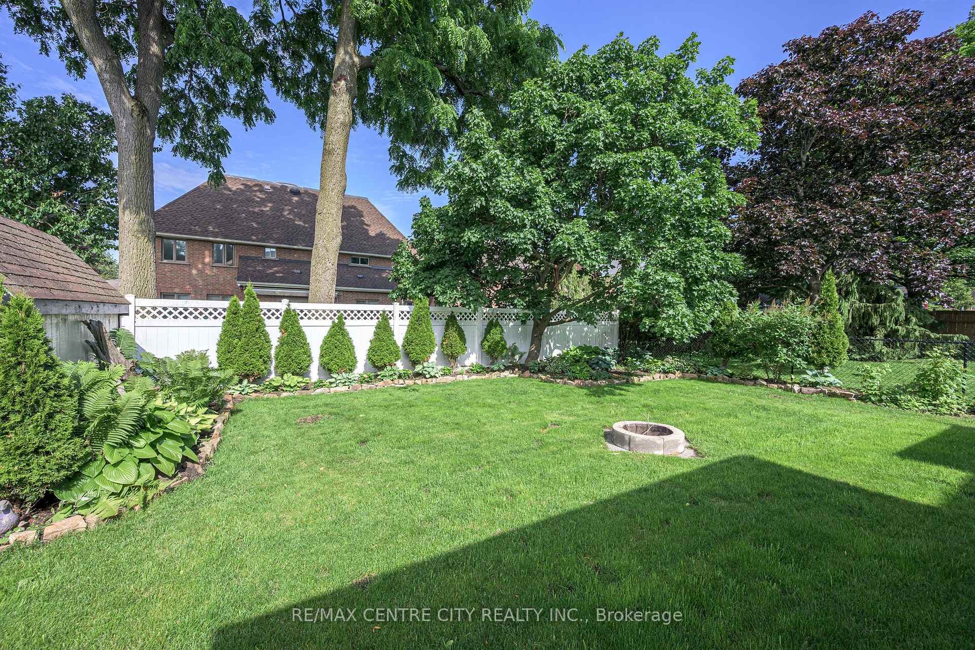15 Cavanaugh Crescent photo 7