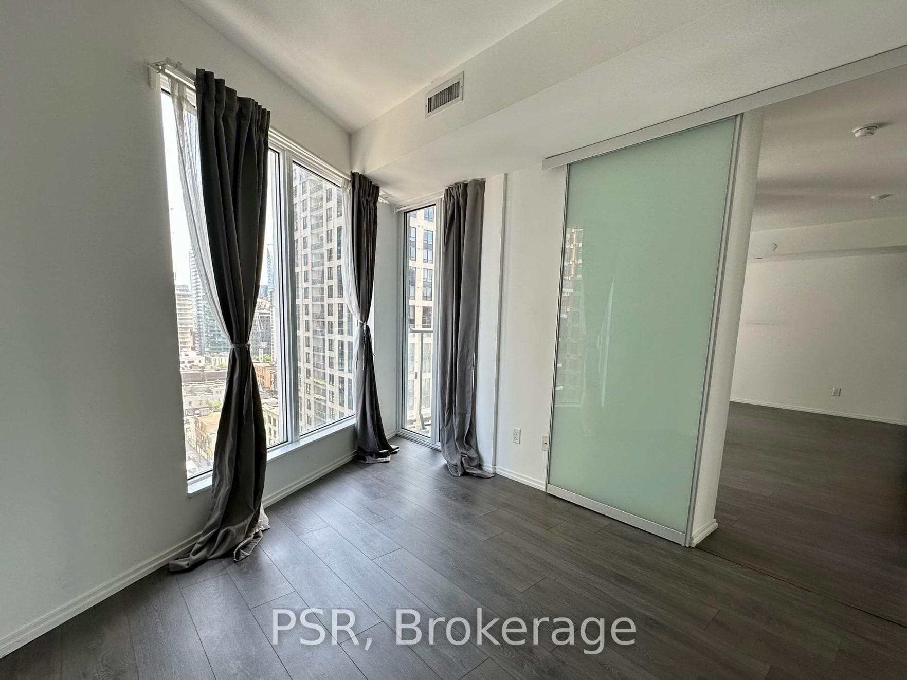 68 Shuter Street Unit 1603 photo 7