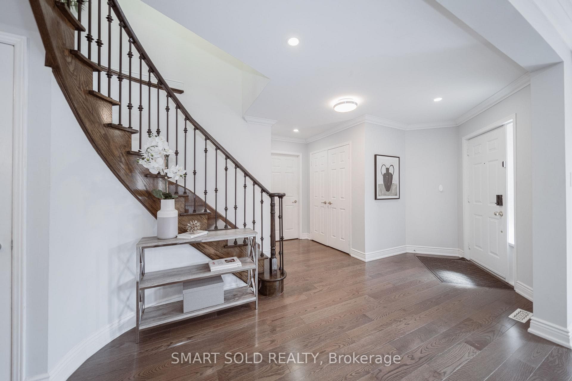 290 Greenock Drive photo 18